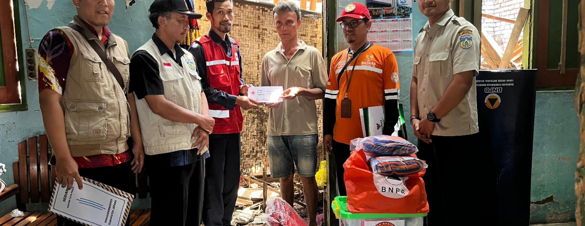 PMI Kabupaten Jepara Salurkan Bantuan untuk Warga Terdampak Musibah