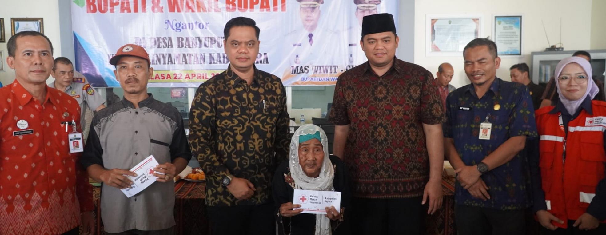 PMI Kabupaten Jepara Salurkan Bantuan Sosial untuk Warga Desa Banyuputih