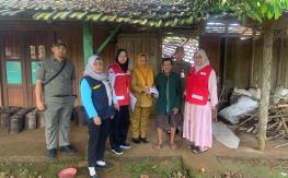 Respons Cepat, PMI Kabupaten Jepara Salurkan Bantuan untuk Korban Rumah Roboh di Desa Kancilan