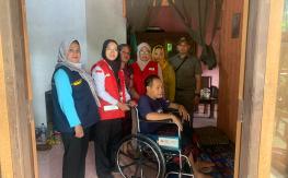 PMI Kabupaten Jepara Salurkan Bantuan Kursi Roda untuk Warga Desa Kancilan