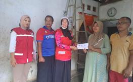 PMI Kabupaten Jepara Salurkan Bantuan Sosial untuk Korban Kebakaran di Desa Wedelan