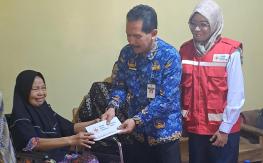 PMI Kabupaten Jepara Salurkan Bantuan Sosial untuk Ibu Amini, Guru Korban Kecelakaan Lalu Lintas