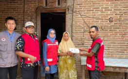 PMI Kabupaten Jepara Gerak Cepat Bantu Warga Terdampak Angin Kencang di Desa Srikandang
