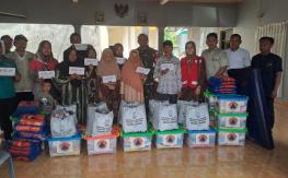 PMI Kabupaten Jepara Salurkan Bantuan untuk Warga Terdampak Angin Kencang di Desa Bungu