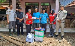 PMI Kabupaten Jepara Bersama Instansi Terkait Salurkan Bantuan untuk Warga Desa Kedungleper