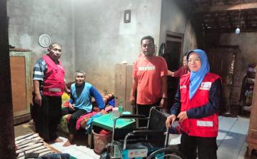 PMI Kabupaten Jepara Salurkan Bantuan Kursi Roda kepada Warga yang Membutuhkan