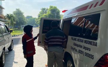 PMI Jepara Antar Pasien ke RS Ortopedi Surakarta, Prioritaskan Pelayanan Ramah dan Cepat