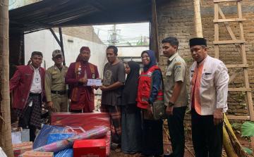 PMI Kabupaten Jepara Serahkan Bantuan untuk Korban Kebakaran di Desa Tegalsambi