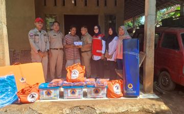 PMI Kabupaten Jepara dan BPBD Salurkan Bantuan Sosial untuk Korban Kebakaran di Desa Kawak