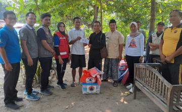 PMI Jepara Bersama BPBD dan Dinsospermades Salurkan Bantuan untuk Korban Rumah Roboh di Sekuro