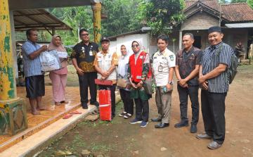 PMI Kabupaten Jepara Salurkan Bantuan untuk Warga Terdampak Angin Kencang di Tanjung