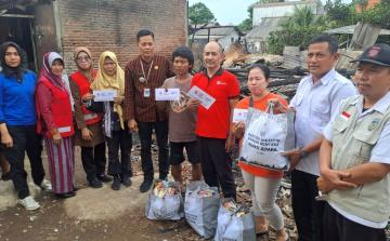 PMI Kabupaten Jepara Salurkan Bantuan untuk Korban Kebakaran di Kelurahan Kauman