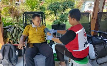 PMI Kabupaten Jepara Hadir Berikan Layanan Kemanusiaan di Peringatan Hardiknas 2025