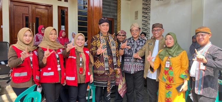 PMI Kabupaten Jepara Salurkan Bantuan Sosial dan Gelar Donor Darah di Desa Kendengsidialit