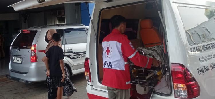 PMI Jepara Bantu Antar Pasien Stroke ke RSU RA. Kartini