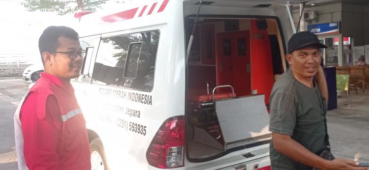 PMI Jepara Antar Pasien ke RS Karyadi Semarang, Gunakan Dana dari Bulan Dana PMI