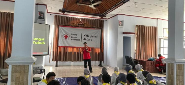 PMR Wiratama Bhakti SMA Negeri 1 Tahunan Kunjungi PMI Jepara untuk Belajar Pertolongan Pertama dan Kesiapsiagaan Bencana