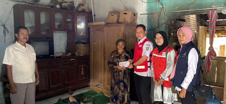 PMI Jepara Salurkan Bantuan Sosial untuk Penyandang Disabilitas di Desa Jambu Timur