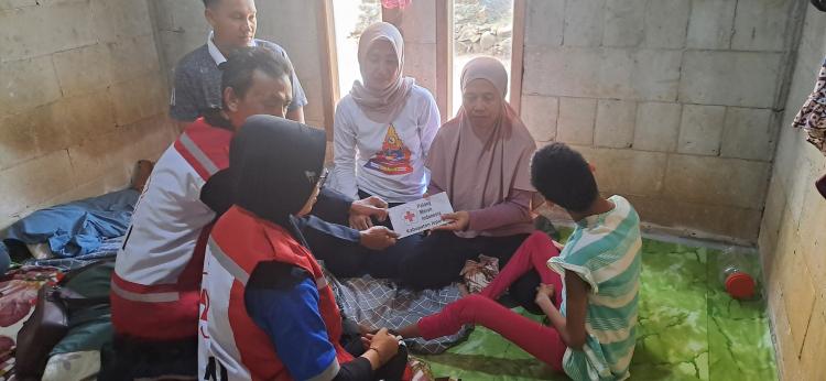 PMI Jepara Salurkan Bantuan Sosial untuk Adik Putri Rizki Fadillah di Desa Sinanggul