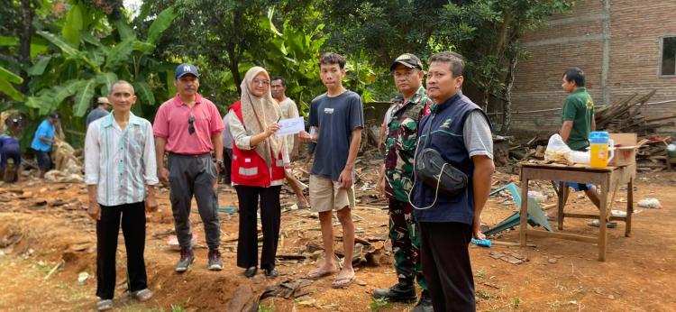 PMI Kabupaten Jepara Salurkan Bantuan untuk Korban Rumah Roboh di Desa Dongos
