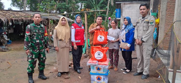 PMI Jepara Salurkan Bantuan untuk Korban Kebakaran di Desa Plajan