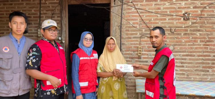 PMI Kabupaten Jepara Gerak Cepat Bantu Warga Terdampak Angin Kencang di Desa Srikandang