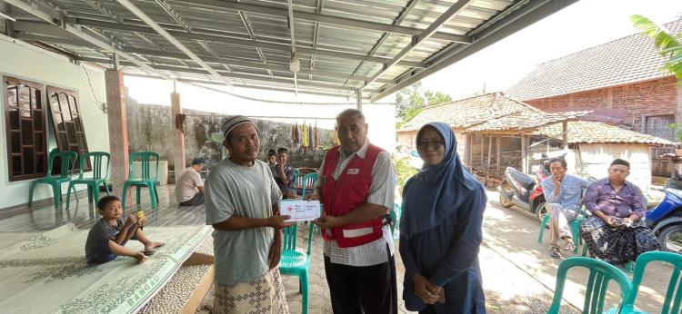 PMI Kabupaten Jepara Salurkan Bantuan untuk Keluarga Korban Musibah Pohon Tumbang di Kecamatan Mayong