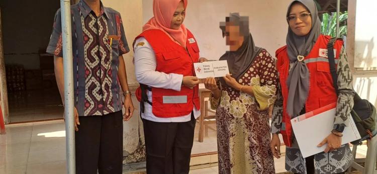 PMI Kabupaten Jepara Salurkan Bantuan Sosial dari Hasil Bulan Dana kepada Warga yang Membutuhkan